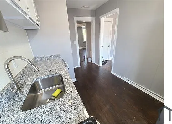 2 bed, 1000 sqft, $1,600 — Photo 3