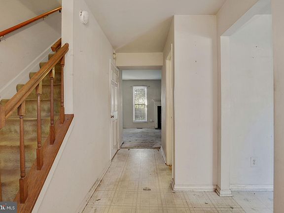 3rd image of 6038 Basingstoke Ct