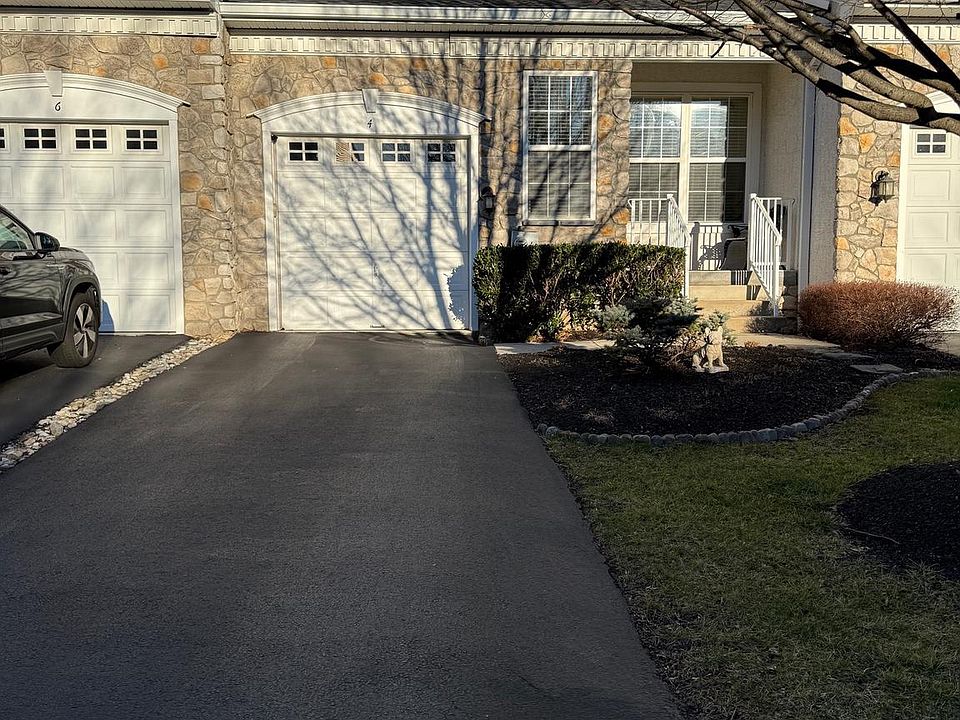 1st image of 4 Portsmouth Cir