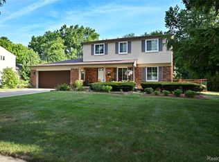 2032 Kristin Dr, Troy, MI 48084