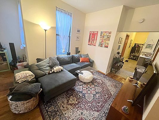2nd image of 174 W 81st St APT 5C