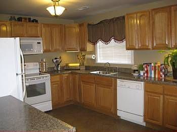 5th image of 126 Fine St