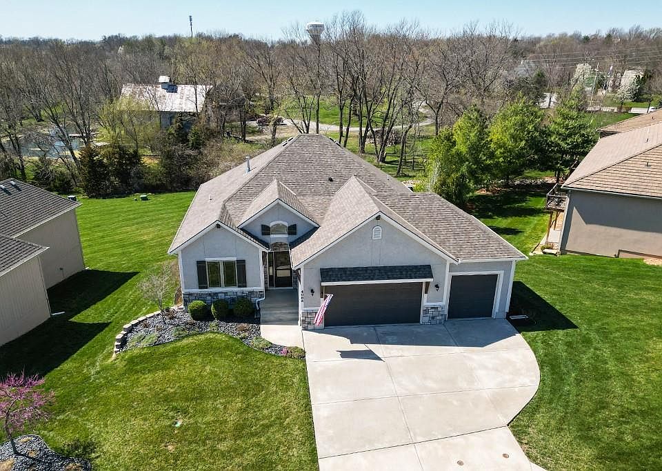 1st image of 4084 NE Chapel Manor Dr