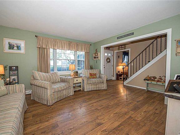 3rd image of 22 Curlin Ln