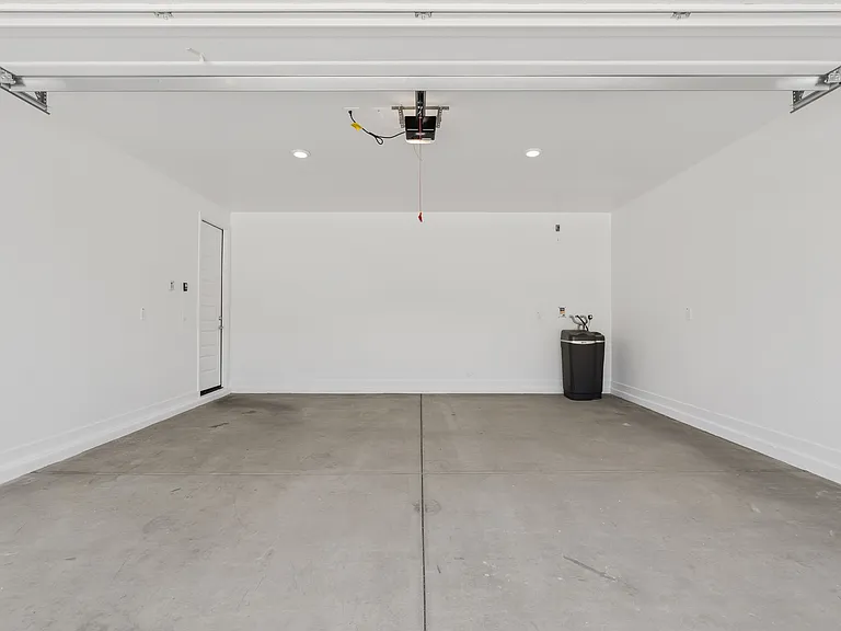 1154 E Thompson Way — Photo 32