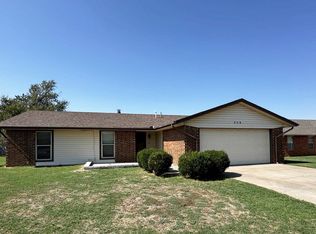 306 NE Skyline Cir, Lawton, OK 73507