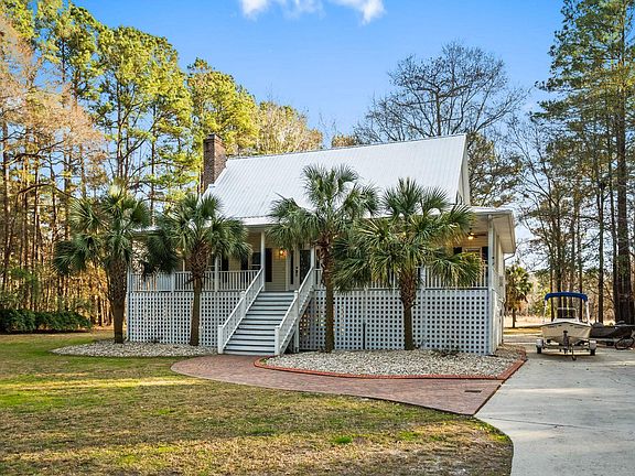 4th image of 1338 Riverside Dr.