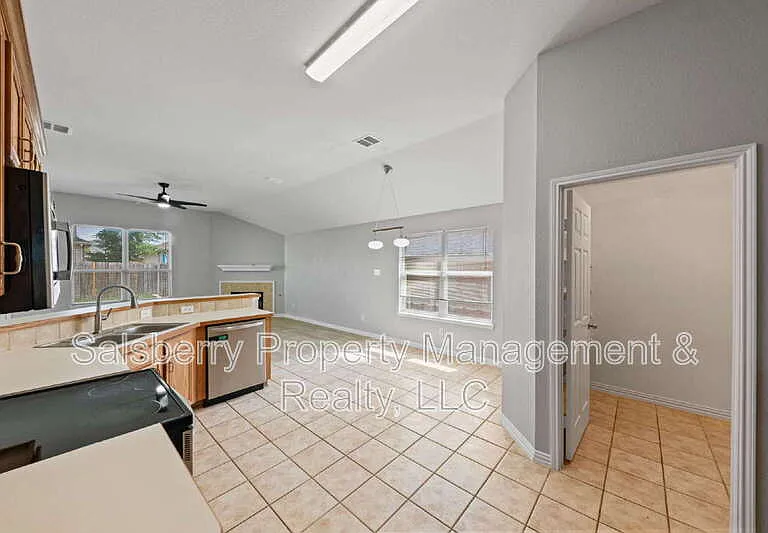 1032 Salt Creek Trl — Photo 6