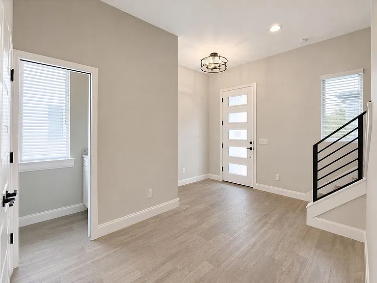 1156 Windjammer Dr — Photo 3