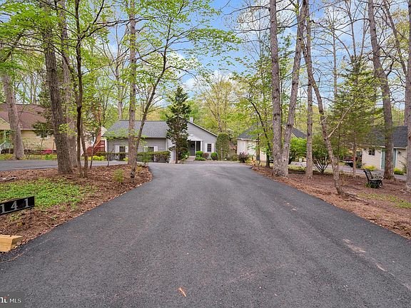 5th image of 141 Larkspur Ln