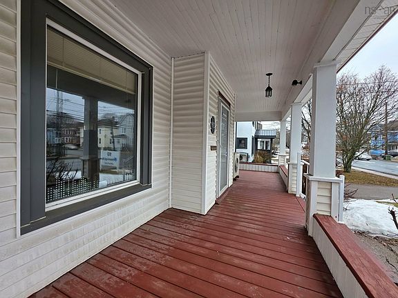 4th image of 92 Willow St