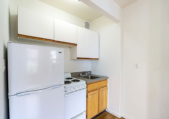 4th image of 400 E 9th St #3C