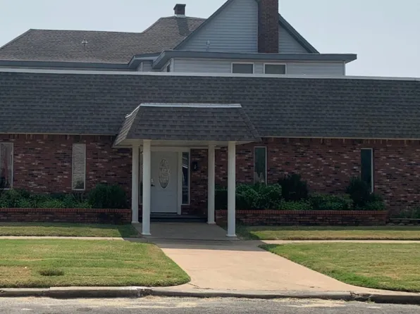 411 W Division St, Henryetta, OK 74437