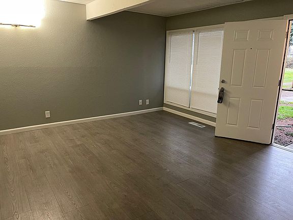 4th image of 100 SE 96th Ave #203