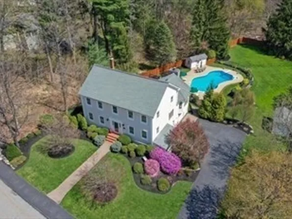 69 Colonial Dr, Leominster, MA 01453