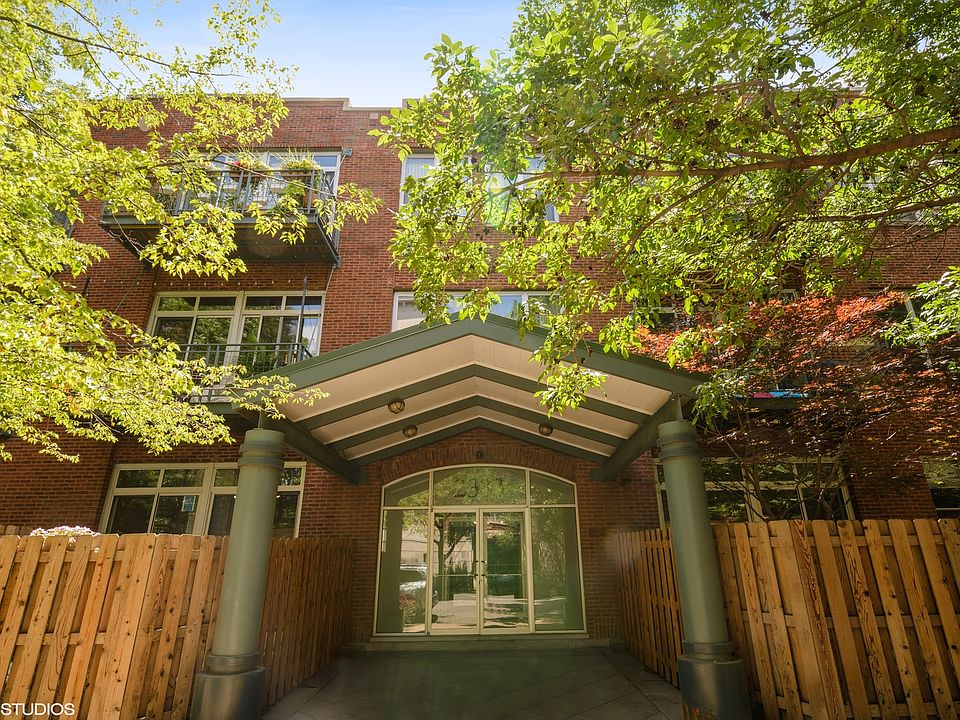 1st image of 2333 W Saint Paul Ave APT 323