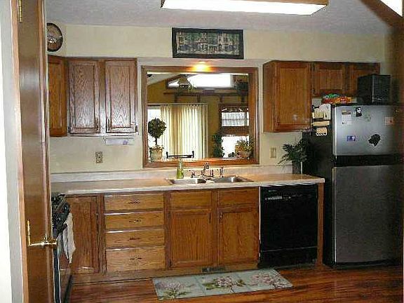 3rd image of 1206 N Schleicher Ave