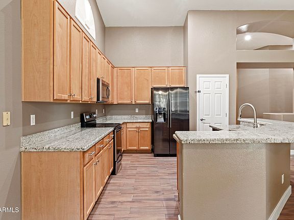 5th image of 1735 E BARTLETT Place