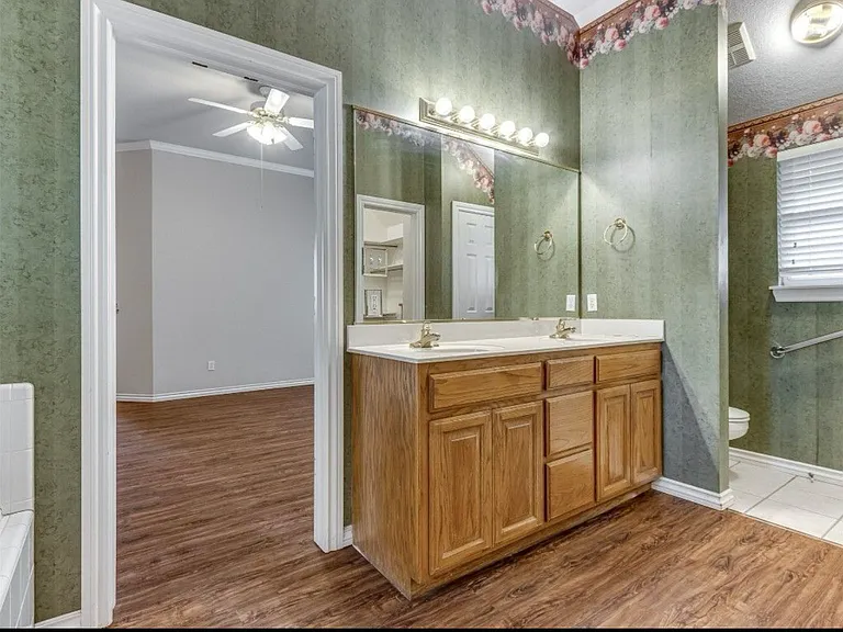 16605 Farmington Way — Photo 22