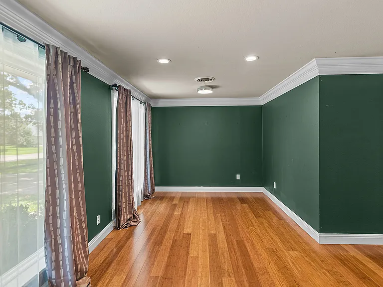 230 Rossitter St — Photo 15