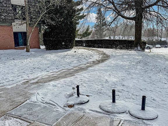 3rd image of 314 Forest Green Dr