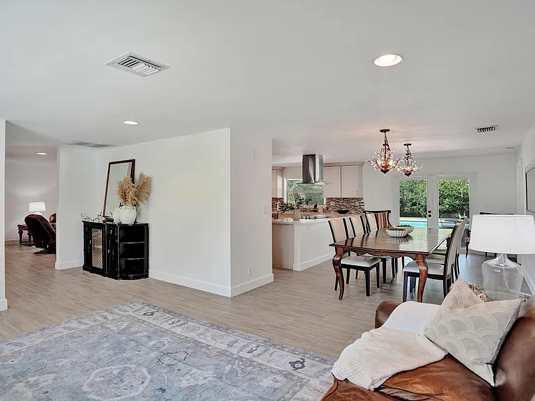 710 NW 1st Ave — Photo 14