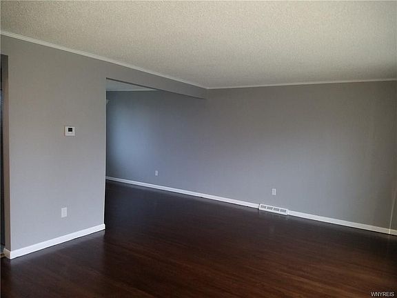 5th image of 62 Patricia Dr