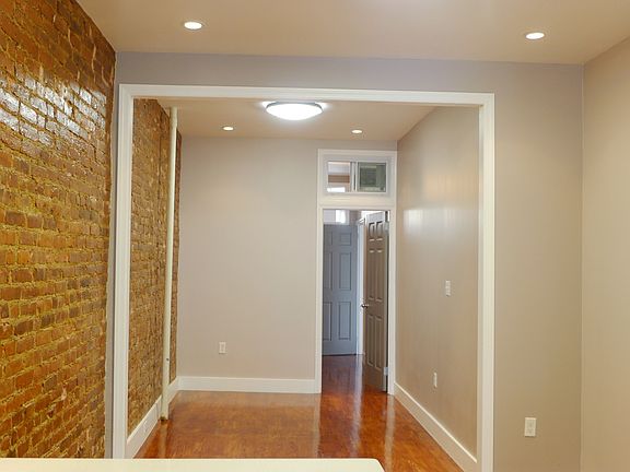 3rd image of 678 Seneca Ave #2NDFLRRIGH