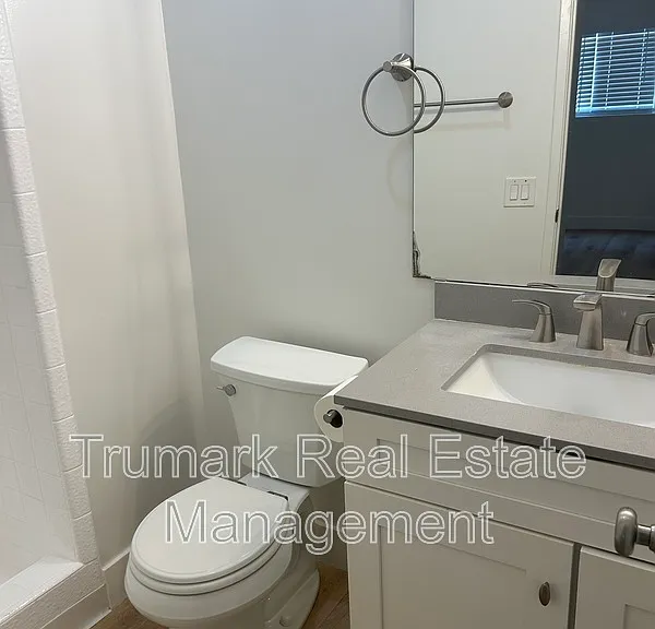 1422 E Maple St #2 — Photo 14