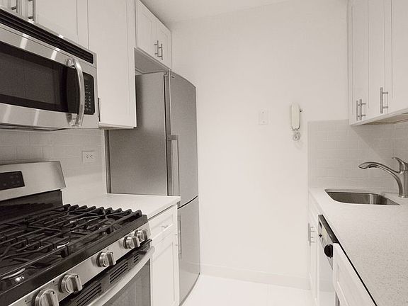 4th image of 220 E 65th St APT 10E