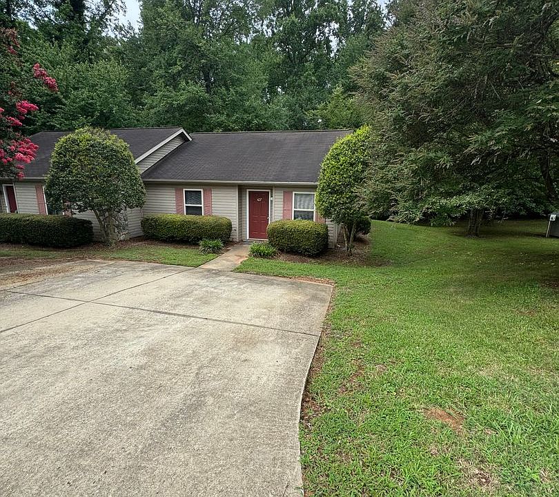 1st image of 107 Bogey Ln