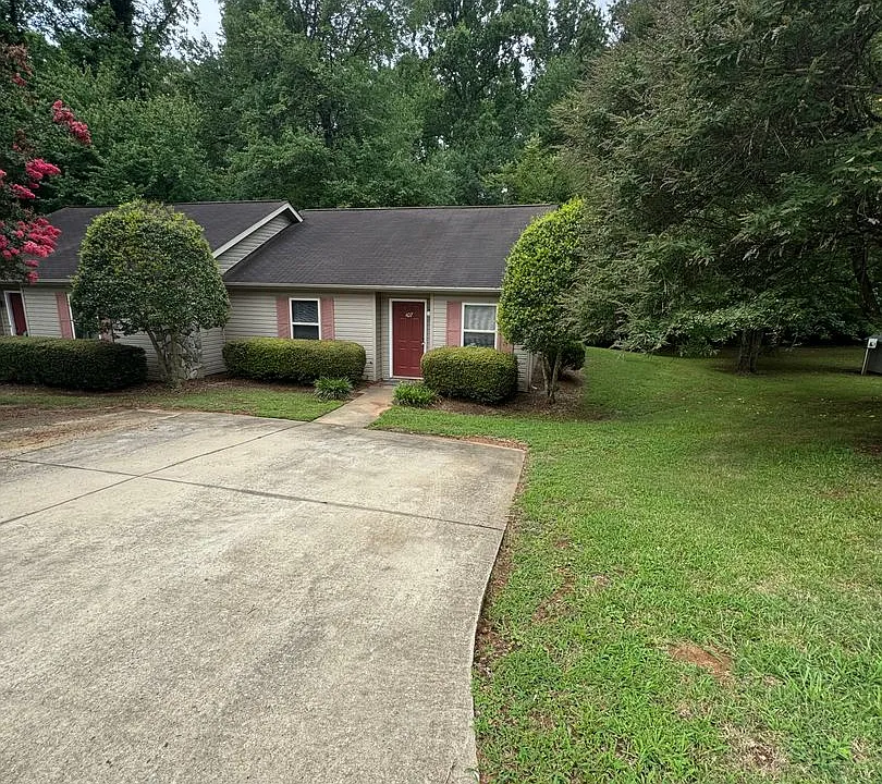 107 Bogey Ln