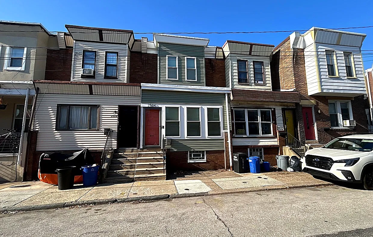 2504 E Oakdale St — Photo 2
