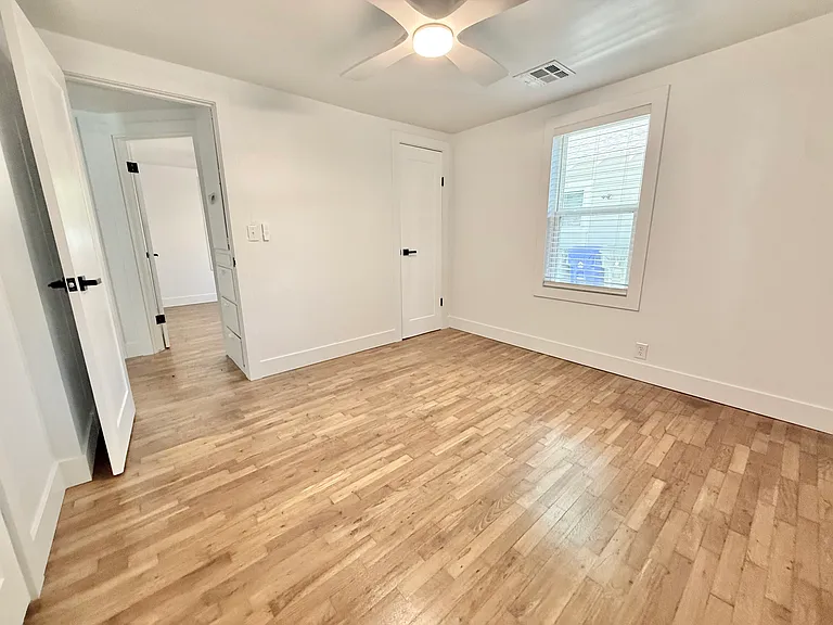 721 E Brooks St — Photo 20