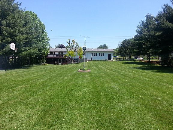3rd image of 1579 NE Santee Dr
