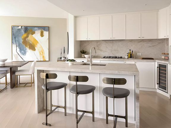 3rd image of 212 W 72nd St #11J