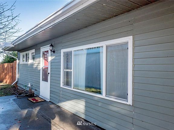 3rd image of 10315 Villa Ln SW