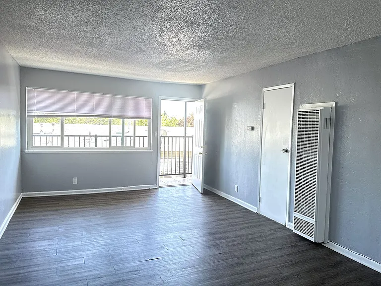 7123 Holly St — Photo 3