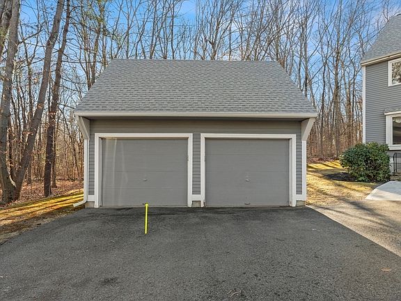 2nd image of 2 Country Hollow Ln Unit 2