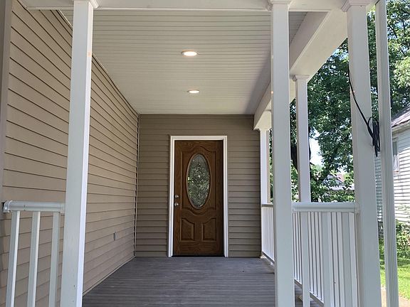 3rd image of 1217 Henning Ave