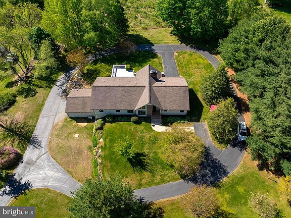 3rd image of 2220 Conowingo Rd