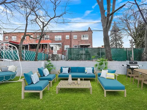 694 E 38th St, Brooklyn, NY 11210