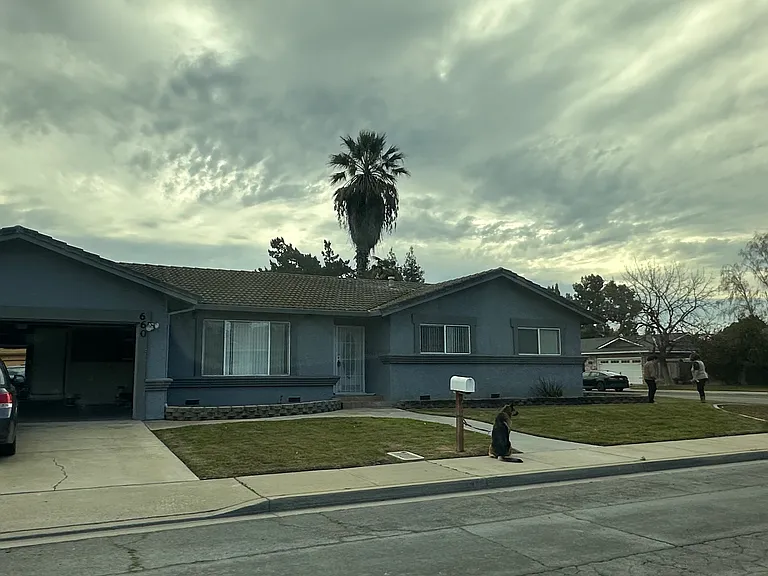 660 Hillsdale Dr — Photo 3