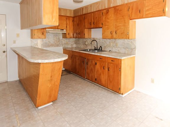 5th image of 163 Windsor Dr