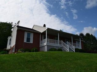 11 McCullough Dr, Glen Rock, PA 17327
