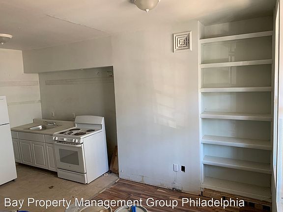 5th image of 738 E Westmoreland St