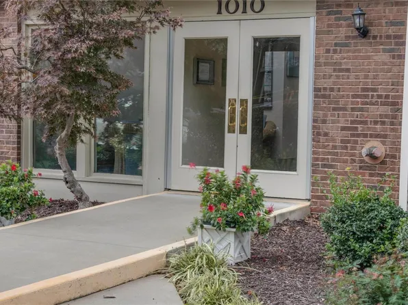 1010 Thoreau Ct APT 104, Saint Louis, MO 63146