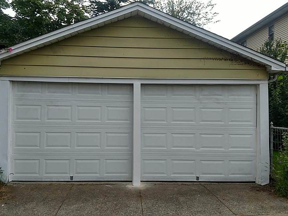 New garage doors. 1 remote 