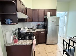 316 N 40th St #1F, Philadelphia, PA 19104