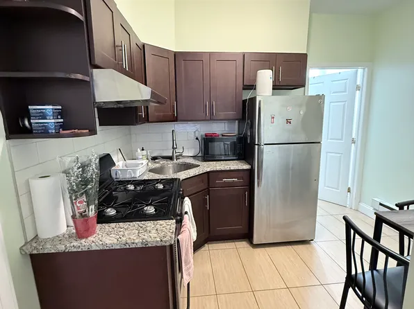 316 N 40th St #1F, Philadelphia, PA 19104